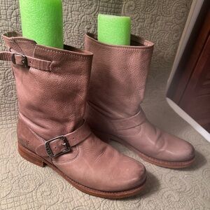 Frye women’s buckle boots sz 10